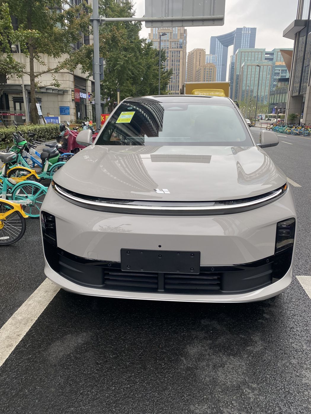 QY千亿国际 MEGA 高压纯电 MPV